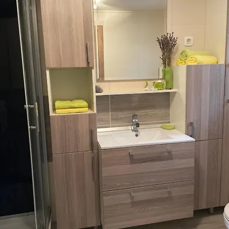 Vineyard Stopar * Straza