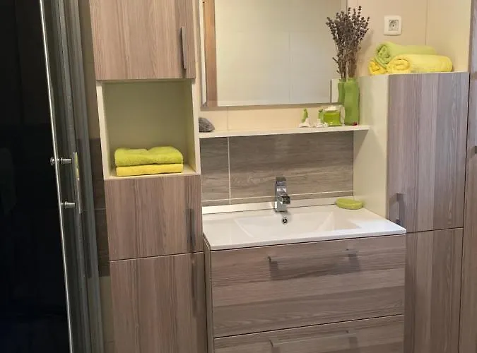 Vineyard Stopar * Straza