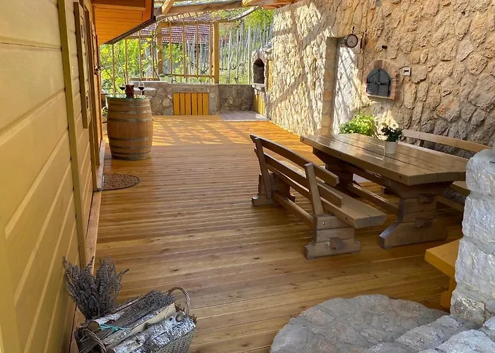 Vineyard Stopar * Straza